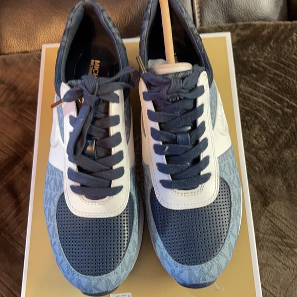 Michael Kors Allie Trainer - Picture 4 of 5